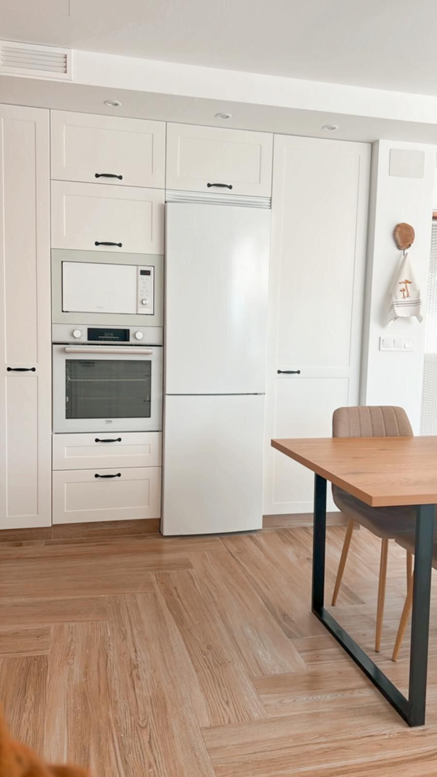 Columna de horno, microondas y frigorífico integrados